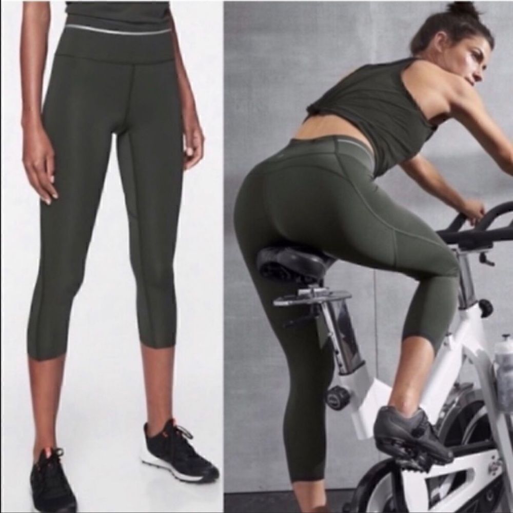 Athleta Sonic Capri Reflective Waist Black Sz M‎
